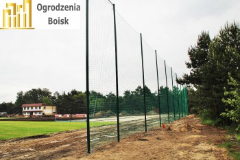 Boisko sportowe - zabezpieczająca siatka na boisko - Osłonowe siatki ochronne